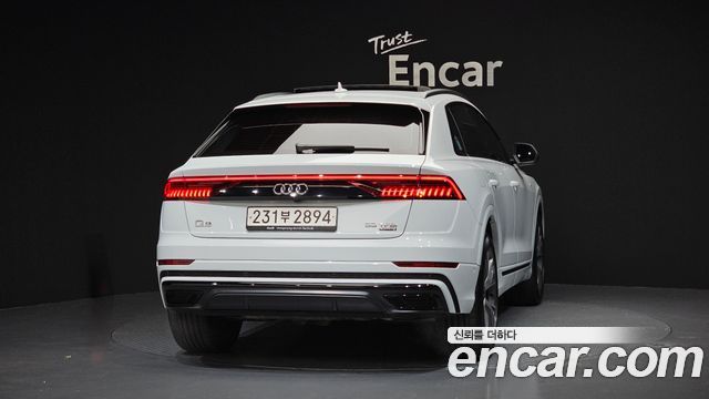 Audi Q8 55 TFSI Quattro Premium — пробег 21 826 км — фото 4 из 5