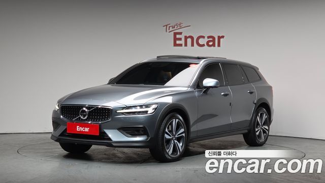 Volvo V60 B5 Pro AWD — пробег 72 371 км — фото 1 из 5