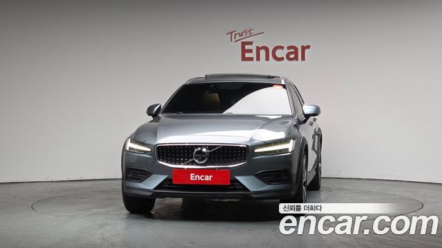 Volvo V60 B5 Pro AWD — пробег 72 371 км — фото 3 из 5