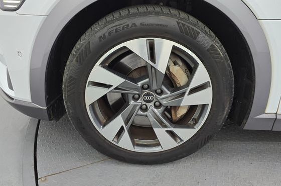 Audi e-tron 50 Quattro Sportback — пробег 47 000 км — фото 5 из 5