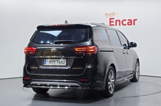 Kia Carnival Gasoline 7-Seater Limousine President — пробег 71 943 км — фото 2 из 5