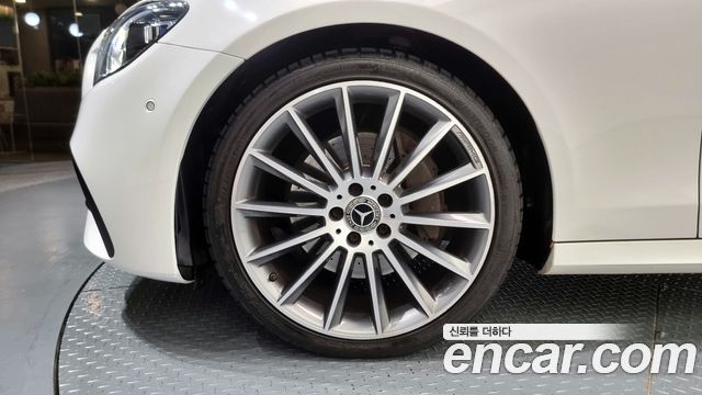 Mercedes-Benz E-Class E220d 4MATIC AMG Line — пробег 57 593 км — фото 5 из 5