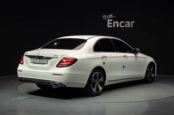 Mercedes-Benz E-Class E220d 4MATIC Avantgarde — пробег 86 783 км — фото 2 из 5