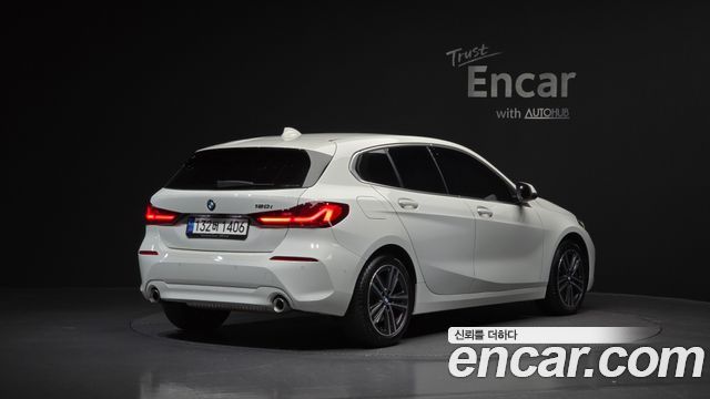 BMW 1-Series 120i Advantage — пробег 13 624 км — фото 2 из 5