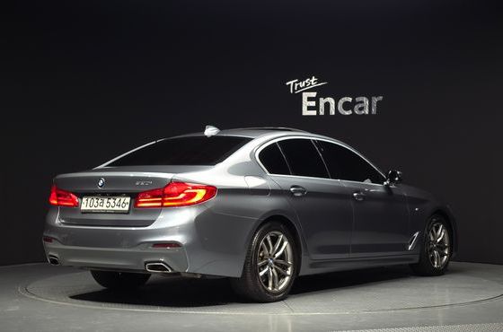 BMW 5-Series 520i M Sport — пробег 82 745 км — фото 2 из 5