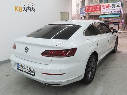 Volkswagen Arteon 2.0 TDI Premium — пробег 150 000 км — фото 3 из 5