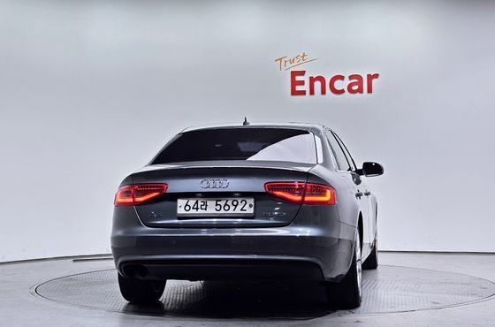 Audi A4 2.0 TDI dynamic B8 — пробег 143 639 км — фото 4 из 5