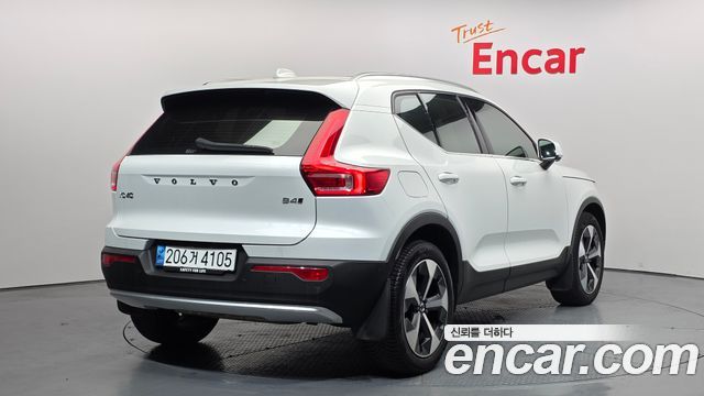 Volvo XC40 B4 Ultimate Bright — пробег 72 953 км — фото 2 из 5