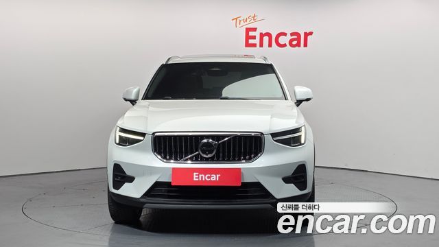 Volvo XC40 B4 Ultimate Bright — пробег 72 953 км — фото 3 из 5