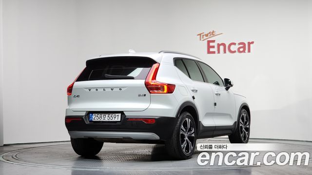 Volvo XC40 B4 Inscription — пробег 102 989 км — фото 2 из 5