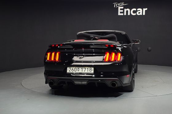 Ford Mustang Convertible — пробег 76 410 км — фото 4 из 5