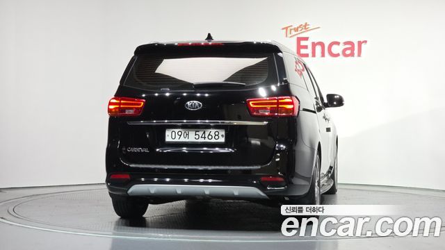 Kia Carnival из Кореи Encar