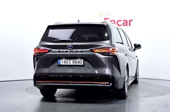Toyota Sienna 2.5 Hybrid 2WD — пробег 39 526 км — фото 4 из 5
