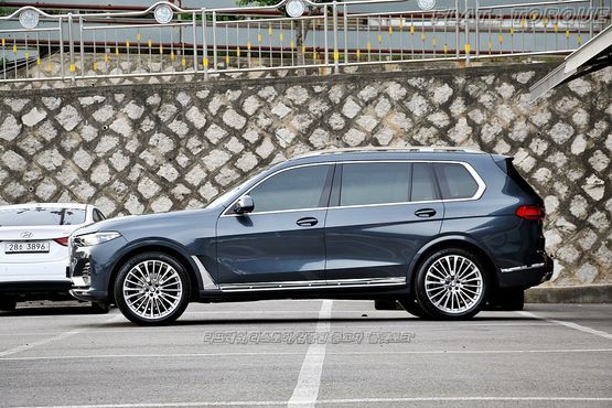 BMW X7 xDrive 40i Design Pure Excellence 6-Seater — пробег 26 444 км — фото 4 из 5