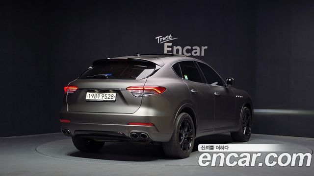 Maserati Levante 3.0 Diesel AWD — пробег 102 998 км — фото 2 из 5