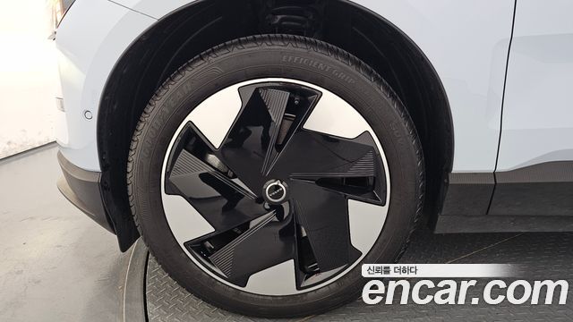 Volvo EX30 из Кореи Encar
