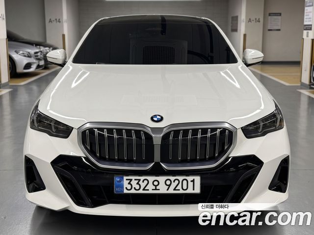 BMW 5-Series 530i xDrive M Sport — пробег 982 км — фото 1 из 5