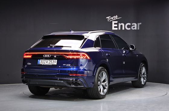 Audi Q8 55 TFSI Quattro Premium — пробег 43 800 км — фото 2 из 5