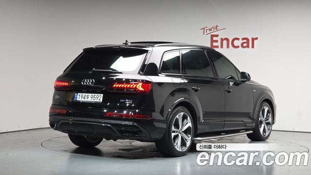 Audi Q7 55 TFSI Quattro Premium — пробег 70 883 км — фото 2 из 5