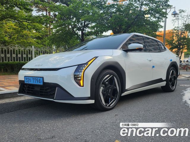Kia EV4 Long Range 2WD Earth — пробег 726 км — фото 2 из 5