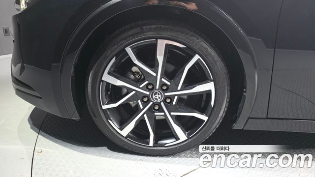Toyota Prius 2.0 PHEV XSE — пробег 15 019 км — фото 5 из 5