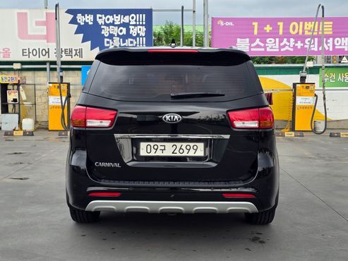 Kia Carnival 9-seater Prestige — пробег 92 000 км — фото 3 из 5