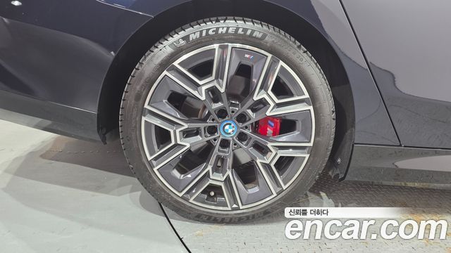 BMW i5 eDrive 40 M Sport — пробег 32 280 км — фото 5 из 5