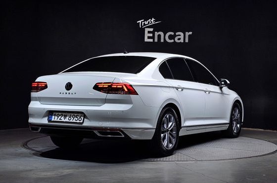 Volkswagen Passat 2.0 TDI Premium — пробег 43 738 км — фото 2 из 5