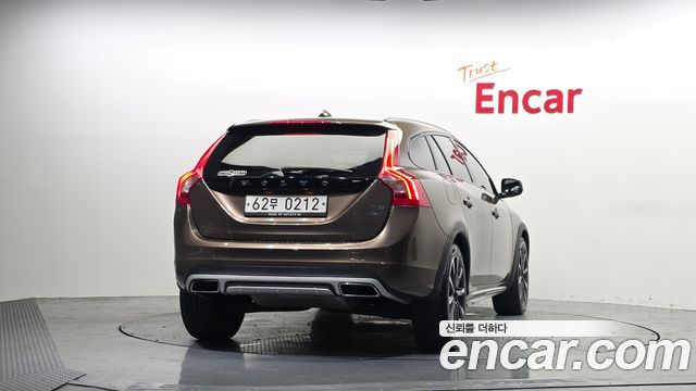 Volvo V60 T5 AWD — пробег 123 905 км — фото 4 из 5