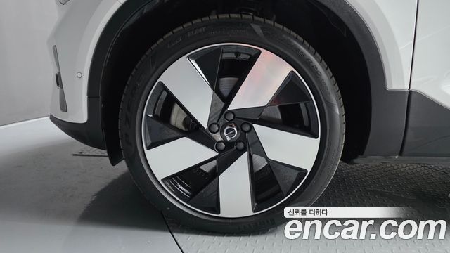 Volvo C40 Twin Ultimate — пробег 27 736 км — фото 5 из 5
