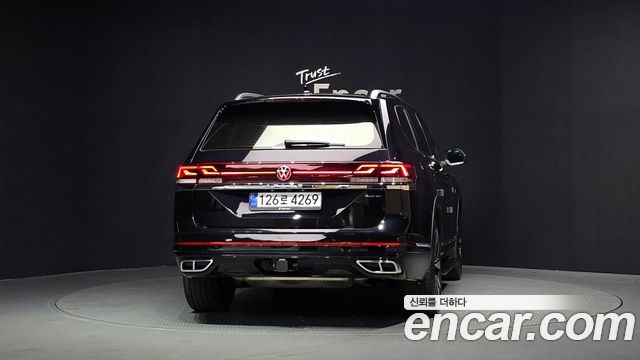 Volkswagen Atlas 2.0 TSI R-LINE 7-Seater — пробег 17 653 км — фото 4 из 5