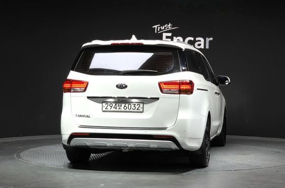 Kia Carnival 9-seater Prestige — пробег 163 963 км — фото 4 из 5