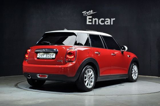 Mini Cooper 5Door HIGH 3rd — пробег 49 674 км — фото 2 из 5