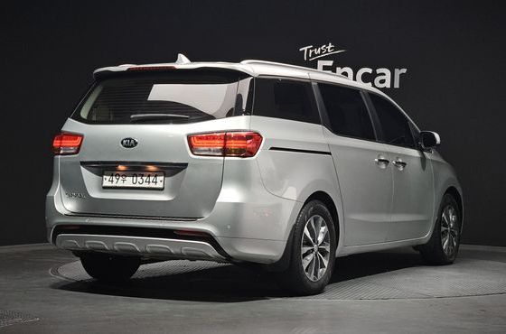 Kia Carnival 9-seater Luxury — пробег 82 669 км — фото 2 из 5