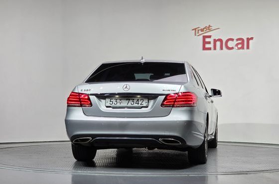 Mercedes-Benz E-Class E220 Bluetec Avantgarde — пробег 145 491 км — фото 4 из 5