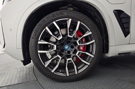 BMW X5 xDrive 50e M Sport — пробег 22 863 км — фото 5 из 5