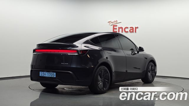 Tesla Model Y Long Range AWD — пробег 27 931 км — фото 2 из 5