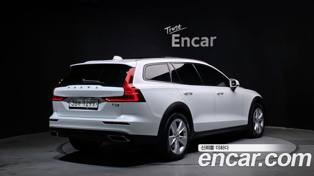 Volvo V60 T5 AWD — пробег 48 646 км — фото 2 из 5