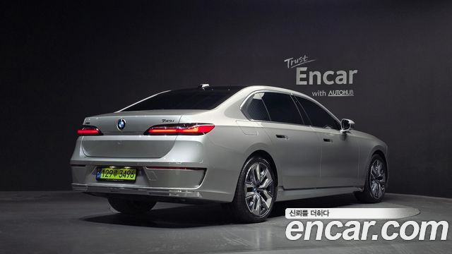 BMW 7-Series 740i xDrive Classic Silver Edition — пробег 12 984 км — фото 2 из 5