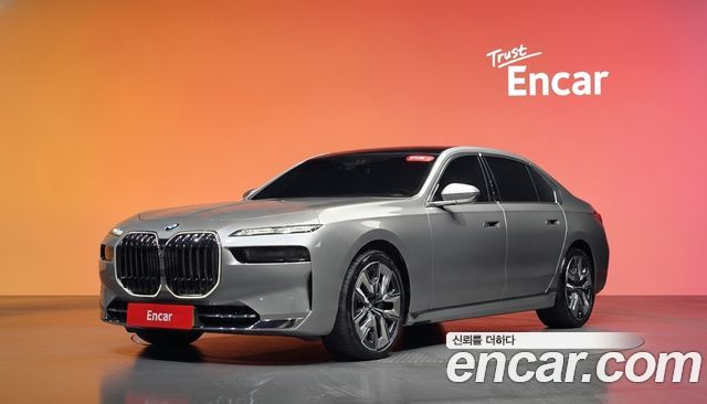 BMW 7-Series 740i xDrive Classic Silver Edition — пробег 12 984 км — фото 1 из 5