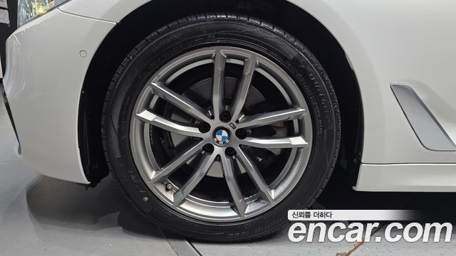 BMW 5-Series 520d xDrive M Sport Package — пробег 96 742 км — фото 5 из 5