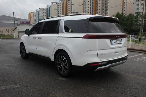 Kia Carnival Gasoline 11-Seater Prestige — пробег 72 241 км — фото 4 из 5