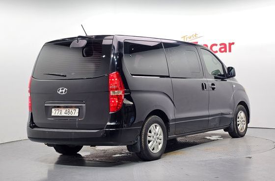 Hyundai Starex 12-Seater Wagon Smart — пробег 77 402 км — фото 2 из 5