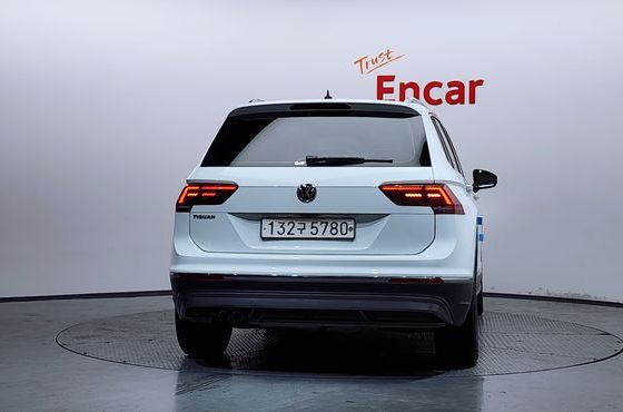 Volkswagen Tiguan 2.0 TDI Premium — пробег 98 759 км — фото 4 из 5