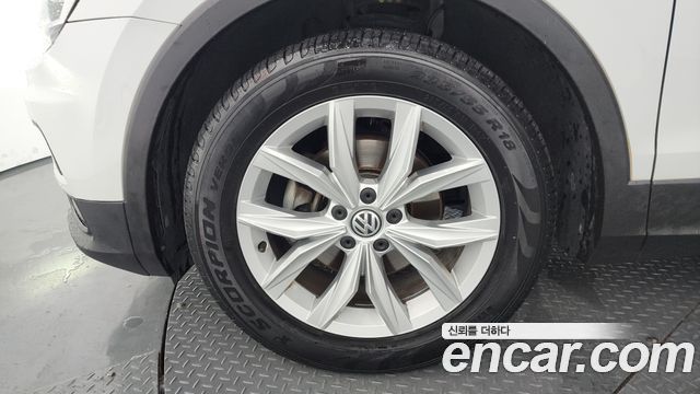 Volkswagen Tiguan 2.0 TDI Premium — пробег 98 759 км — фото 5 из 5