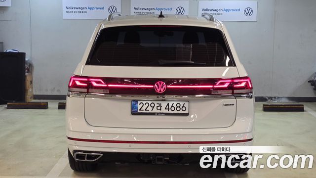 Volkswagen Atlas 2.0 TSI R-LINE 7-Seater — пробег 10 489 км — фото 4 из 5