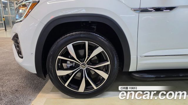 Volkswagen Atlas 2.0 TSI R-LINE 7-Seater — пробег 10 489 км — фото 5 из 5