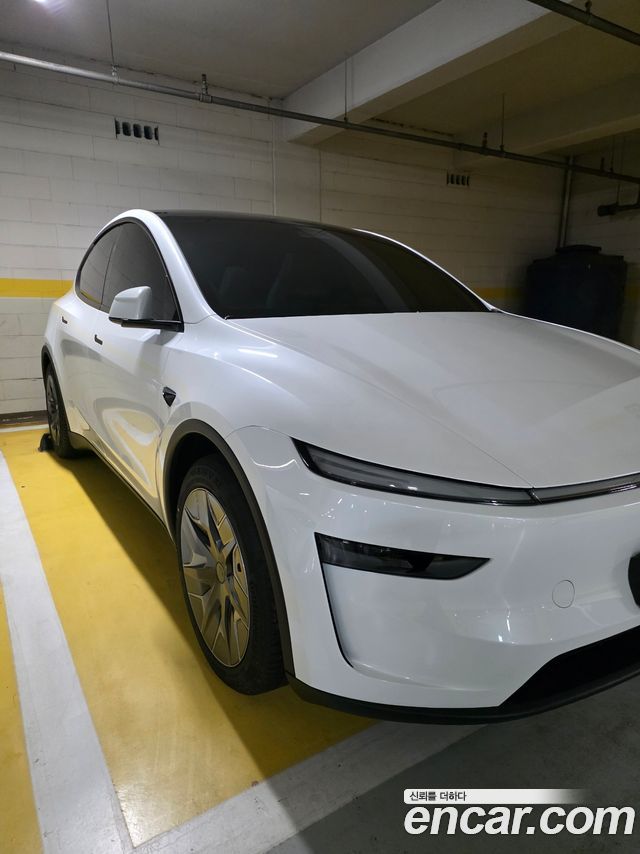 Tesla Model Y L Long Range AWD — пробег 907 км — фото 1 из 5