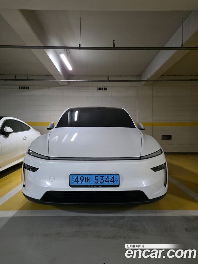 Tesla Model Y L Long Range AWD — пробег 907 км — фото 3 из 5