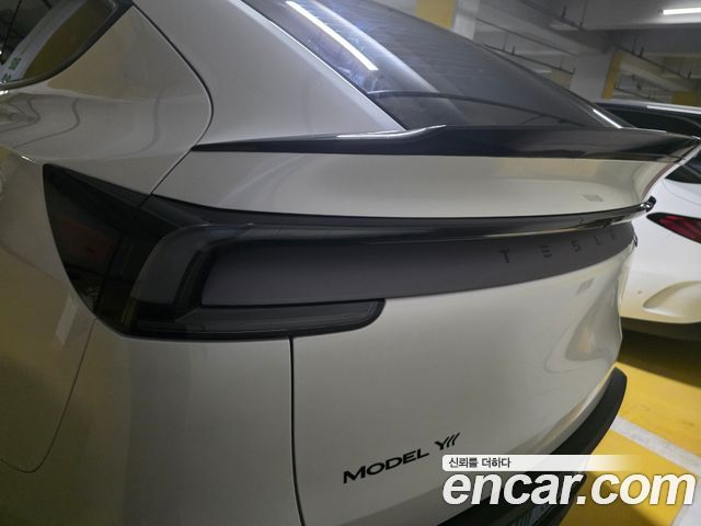 Tesla Model Y L Long Range AWD — пробег 907 км — фото 4 из 5